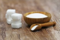 Врач объяснил, как легко отказаться от соли и сахара